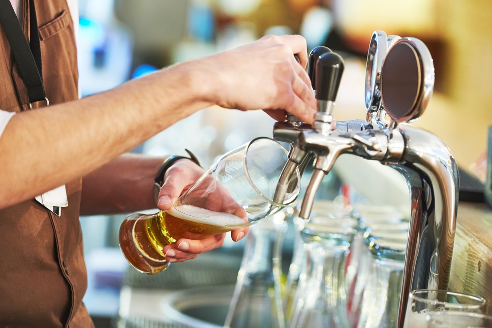 Op deze manier maak je het drinken van bier net wat leuker