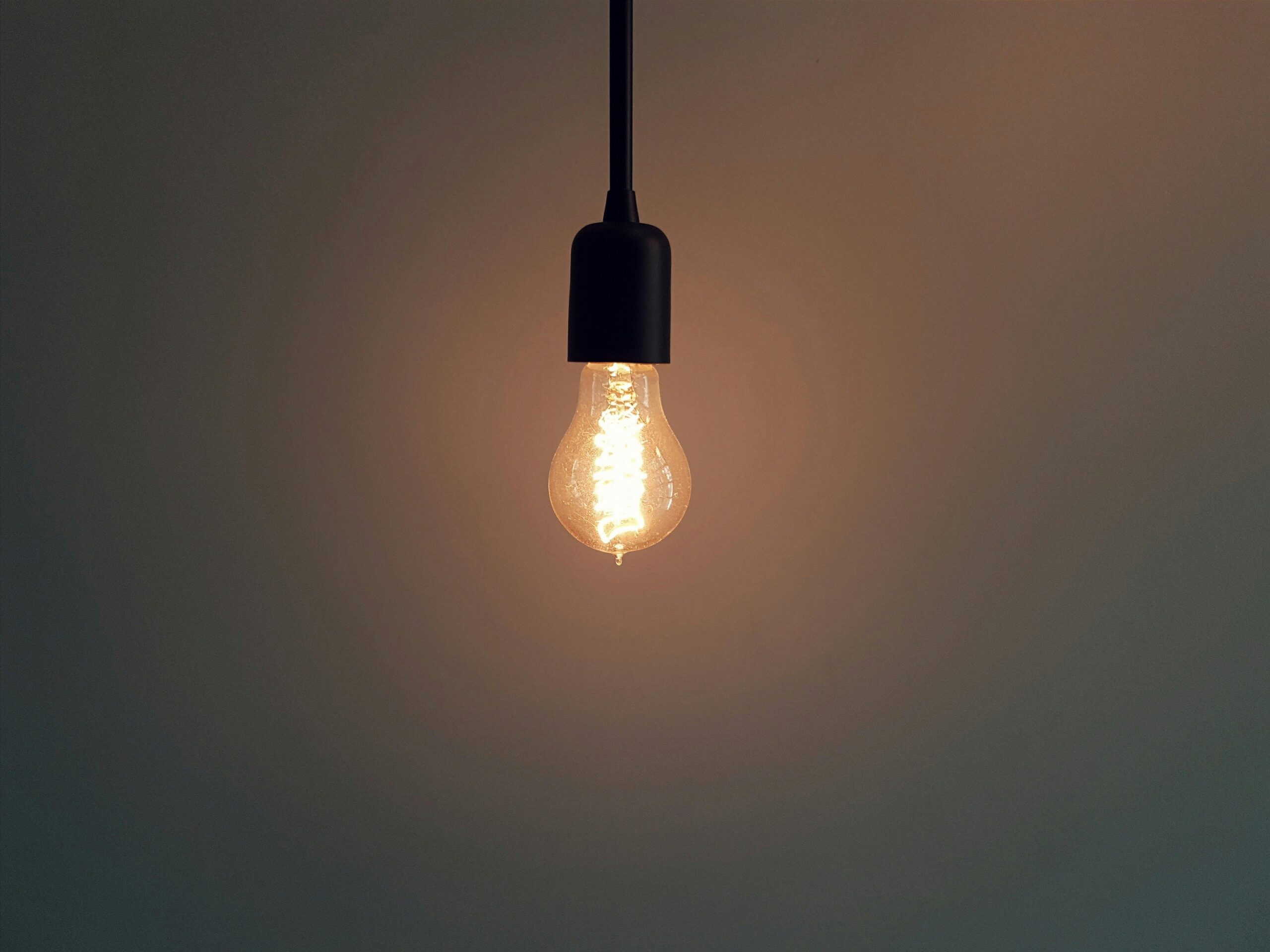 Energiecontracten onder de loep: waarom vergelijken loont voor zakelijke klanten